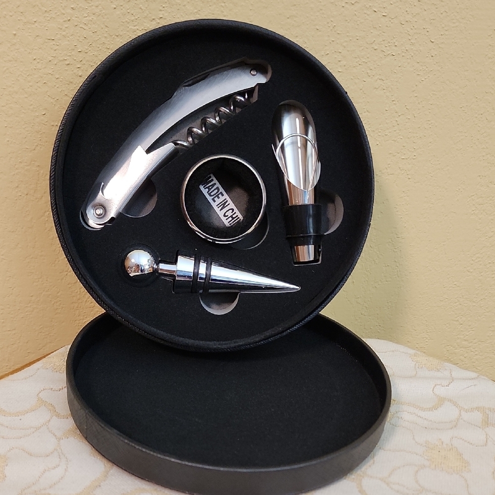 New In Box - Wine Accessory Set